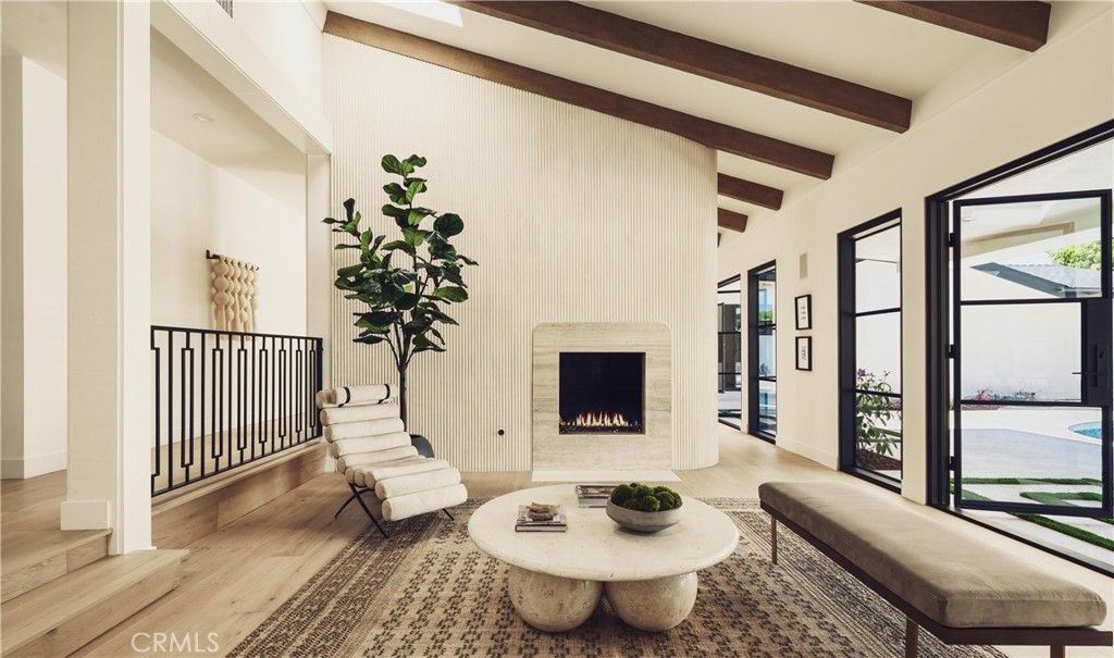 Photo of 4195 Alonzo Avenue, Encino, CA 91316 (MLS # SR25238034)