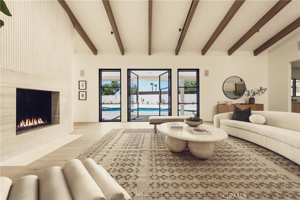 Photo of 4195 Alonzo Avenue, Encino, CA 91316 (MLS # SR25238034)