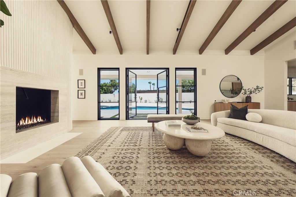 Photo of 4195 Alonzo Avenue, Encino, CA 91316 (MLS # SR25238034)