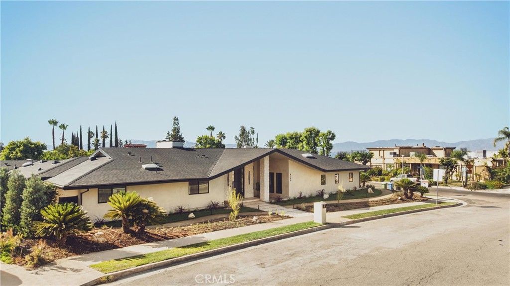 Photo of 4195 Alonzo Avenue, Encino, CA 91316 (MLS # SR25238034)