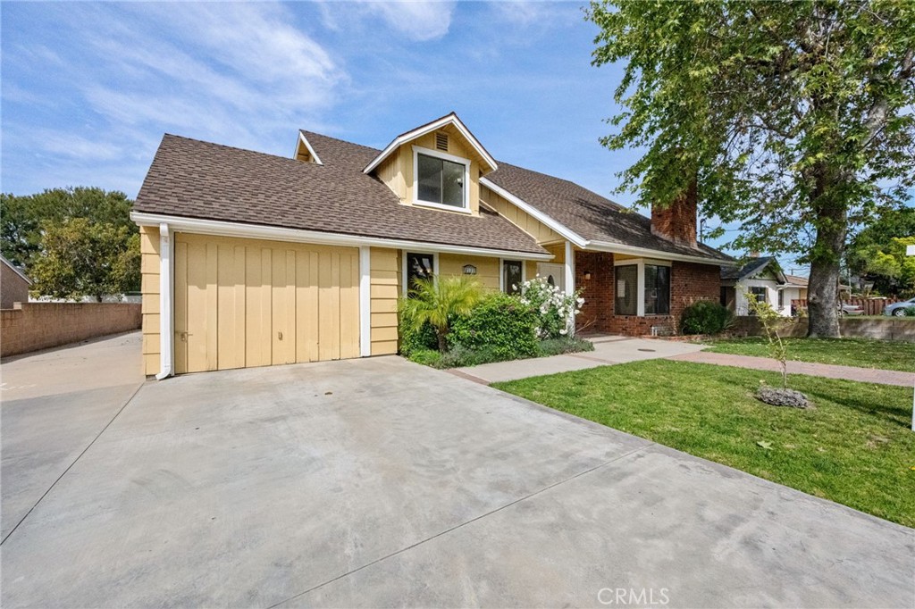 2122 N Shaffer Street A & B