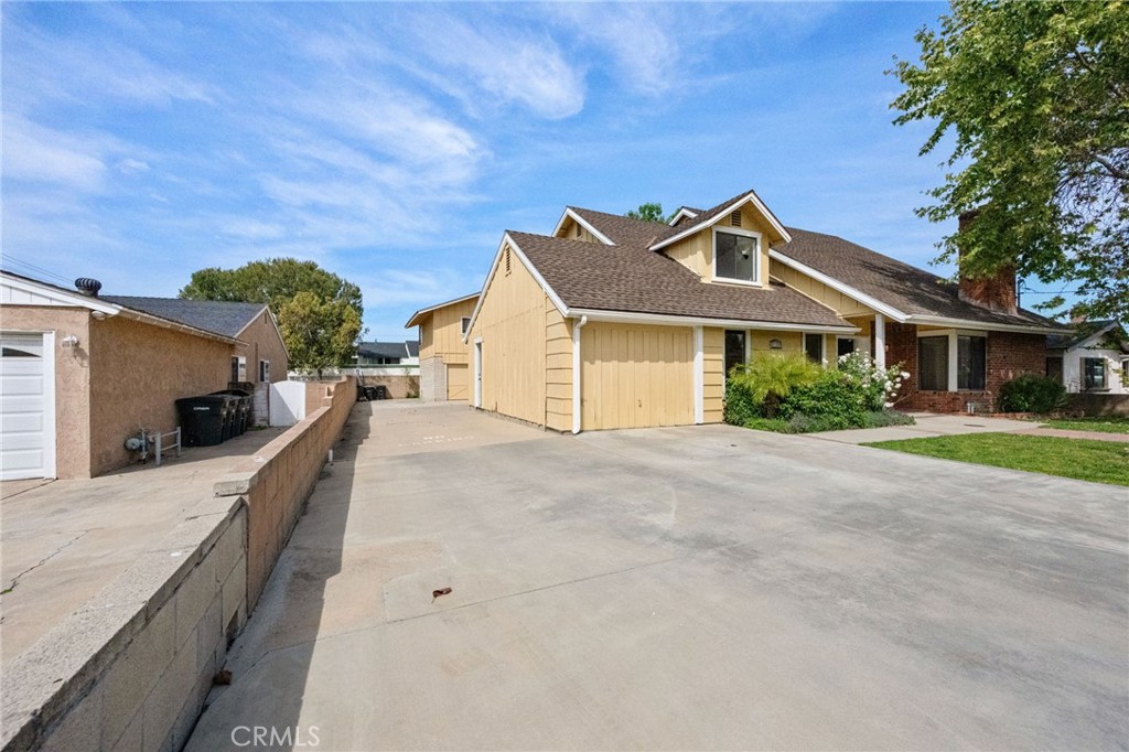 2122 N Shaffer Street A & B