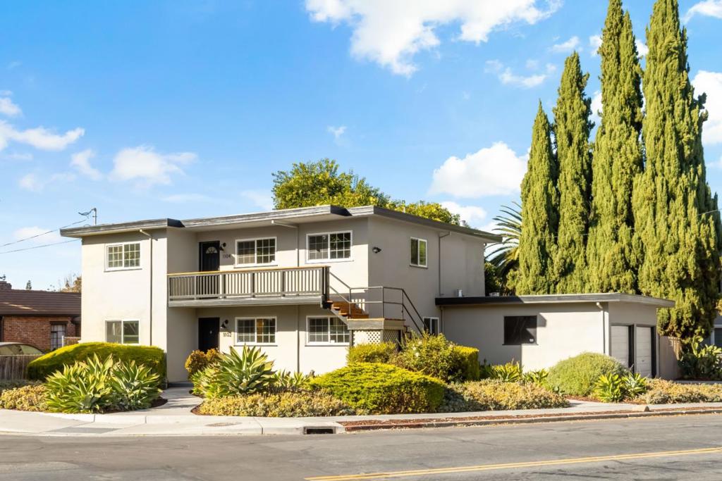 1102 Sherwood Avenue