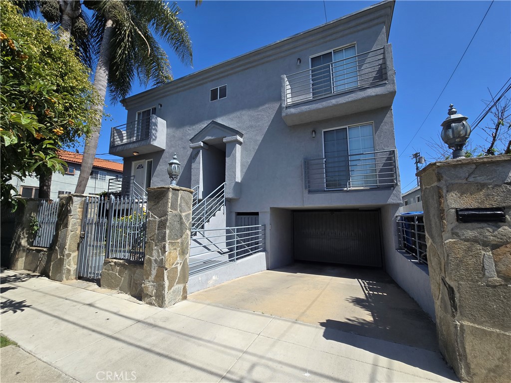 Modern and newly renovated 2-bedroom, 2-bathroom unit in a prime Venice location. Features include new flooring, a gas fireplace in the living room, and a primary suite with en-suite bathroom. Enjoy the added bonus of two tandem parking spaces—an invaluable amenity in the Venice area. Located just minutes from Abbot Kinney Boulevard, world-renowned Venice Beach, local cafés, shops, and bike paths, this home provides the perfect blend of tranquility and urban accessibility. Don’t miss the opportunity to live in one of LA’s most iconic and vibrant beachside communities.