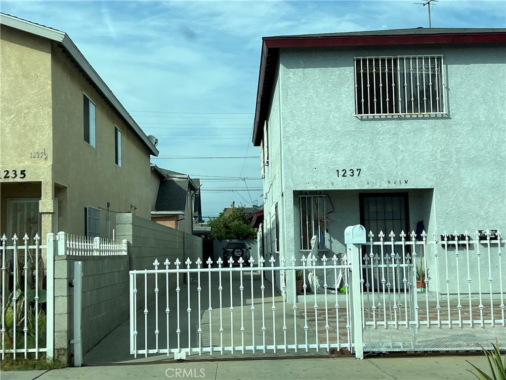 1237 E 28th