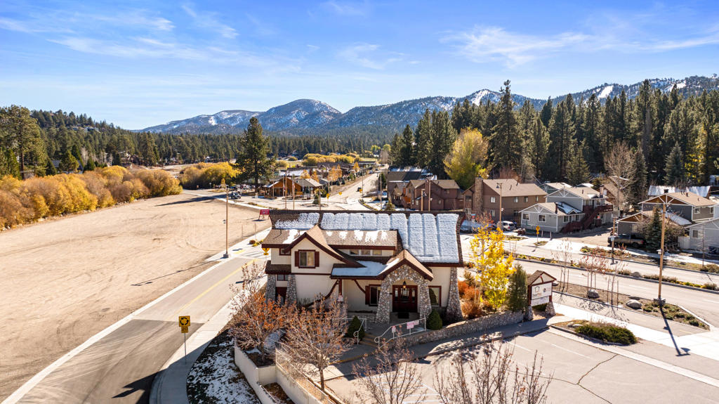 42718 Moonridge Road