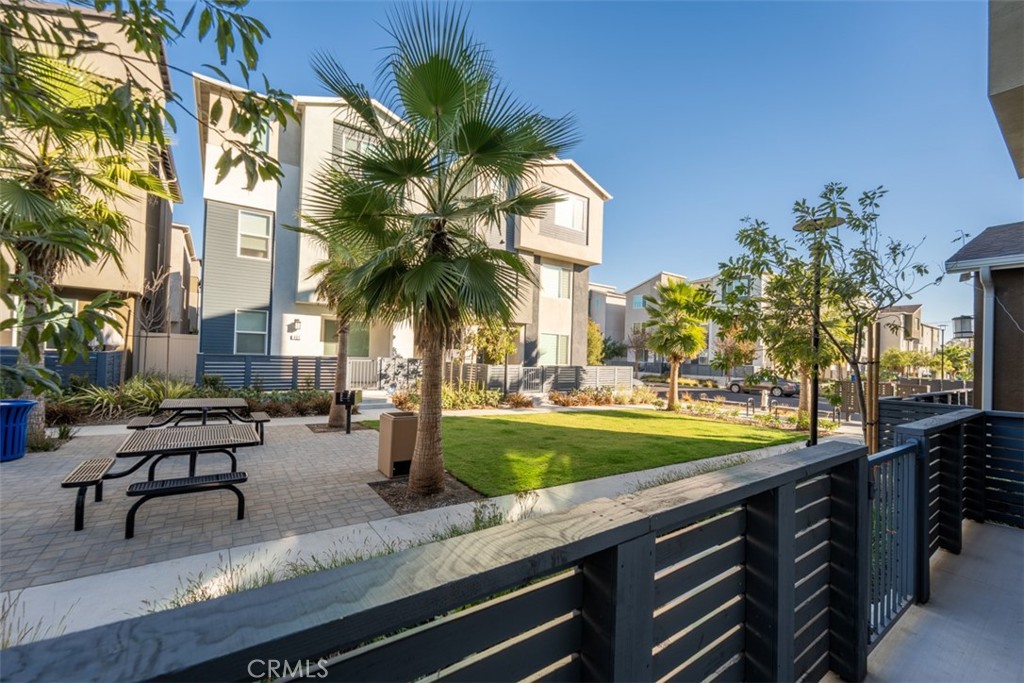 The Row Homes At Lacy Crossing - Residential