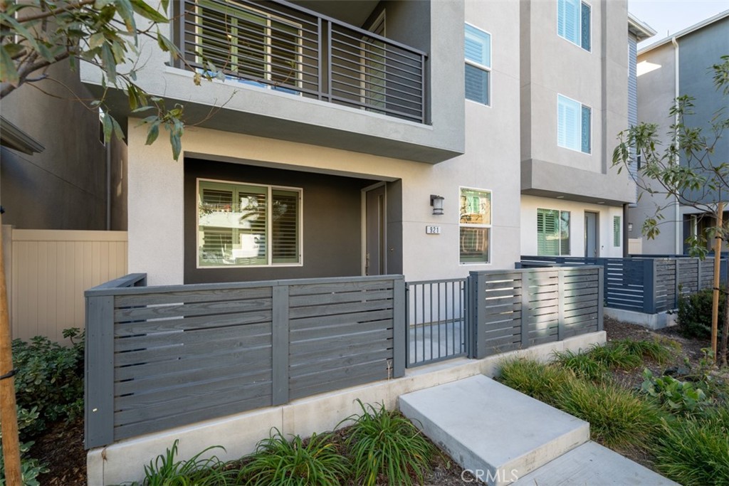 The Row Homes At Lacy Crossing - Residential