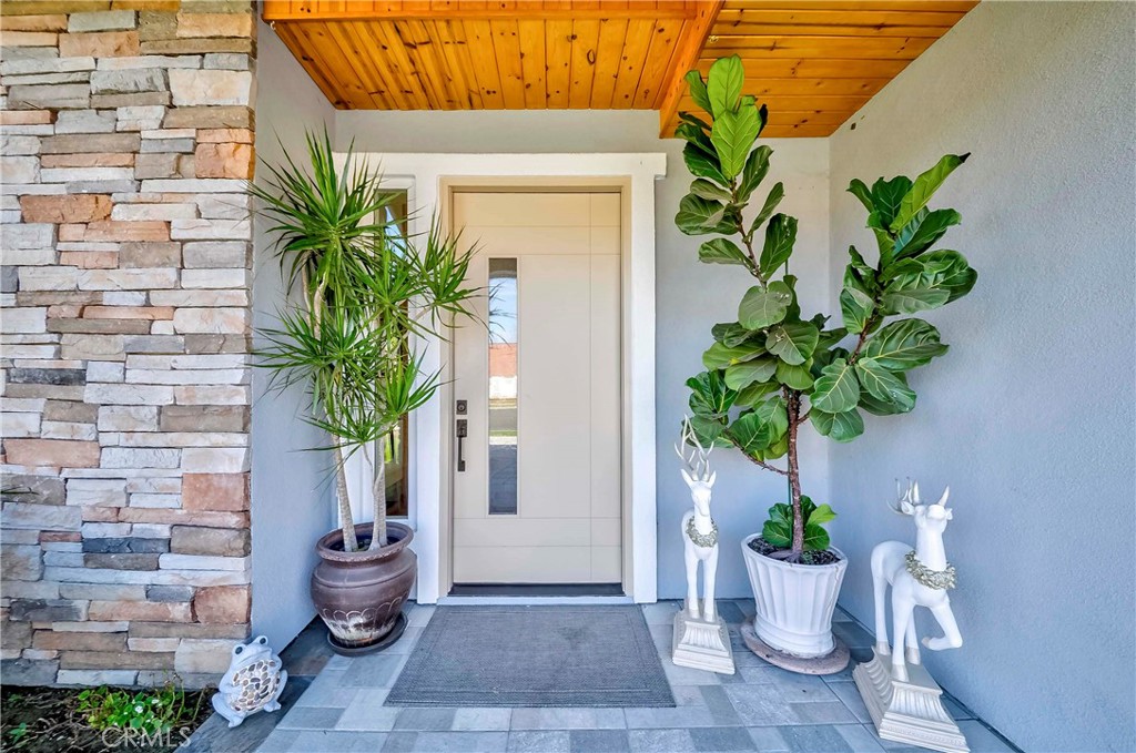 15816 La Pena Ave.