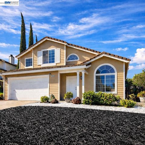 Photo of 5136 5136 Grass Valley Way Way, Antioch, CA 94531 (MLS # 41125962)