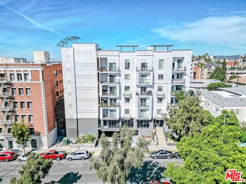 Photo of 733 S Manhattan Place #402, Los Angeles, CA 90005 (MLS # 26672901)