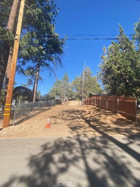 Photo of 827 Wabash Lane, Sugarloaf, CA 92386 (MLS # SW25164297)