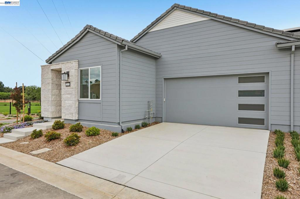 1095 Riverbend Drive