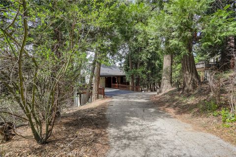 Photo of 196 B Ln, Lake Arrowhead, CA 92352 (MLS # IV26072365)