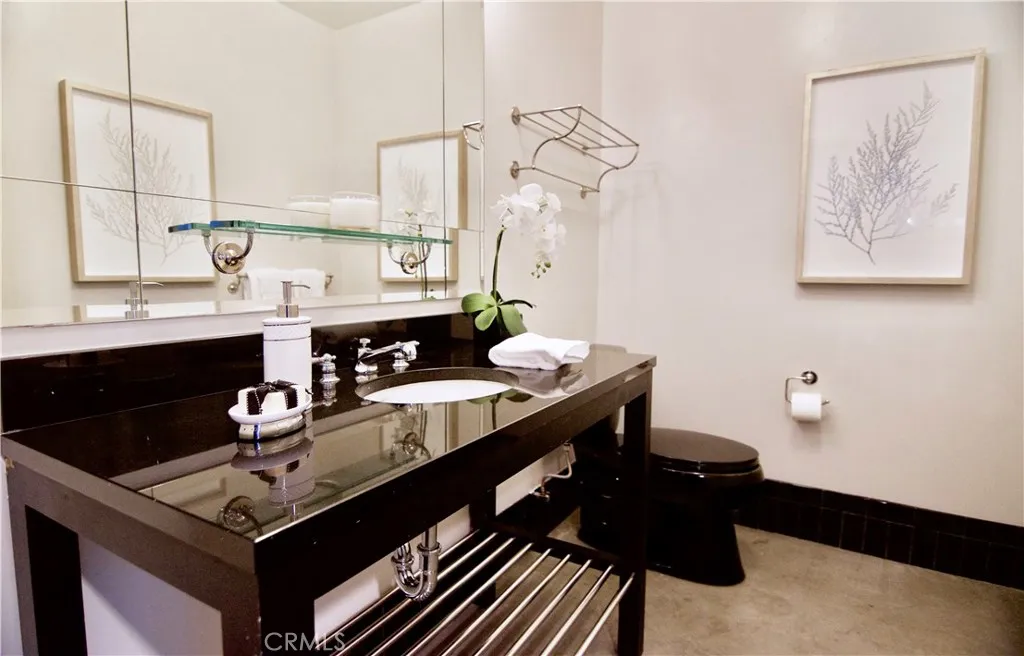 Los Angeles, California 90014, United States, 2 Bedrooms Bedrooms, ,3 BathroomsBathrooms,Residential,Active,201937