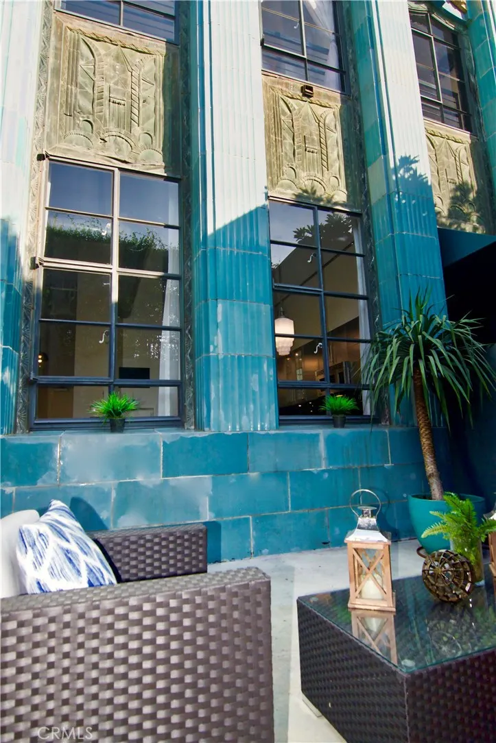 Los Angeles, California 90014, United States, 2 Bedrooms Bedrooms, ,3 BathroomsBathrooms,Residential,Active,201937