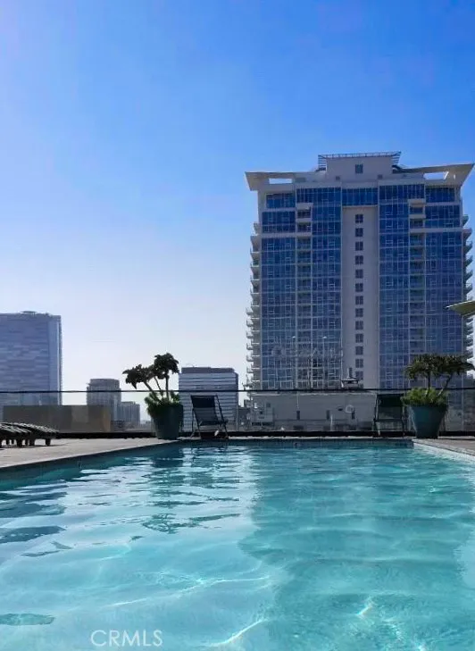 Los Angeles, California 90014, United States, 2 Bedrooms Bedrooms, ,3 BathroomsBathrooms,Residential,Active,201937