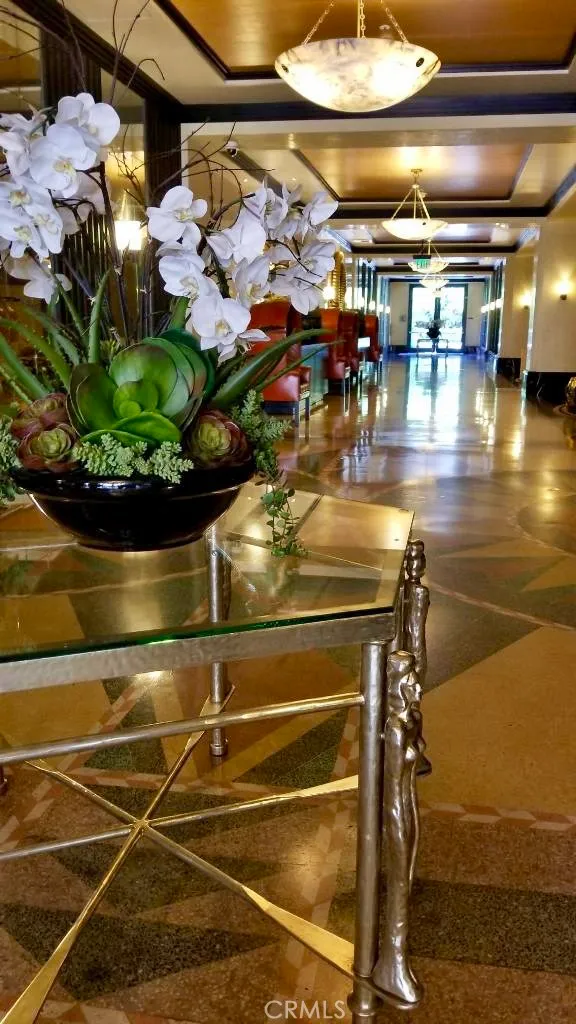 Los Angeles, California 90014, United States, 2 Bedrooms Bedrooms, ,3 BathroomsBathrooms,Residential,Active,201937