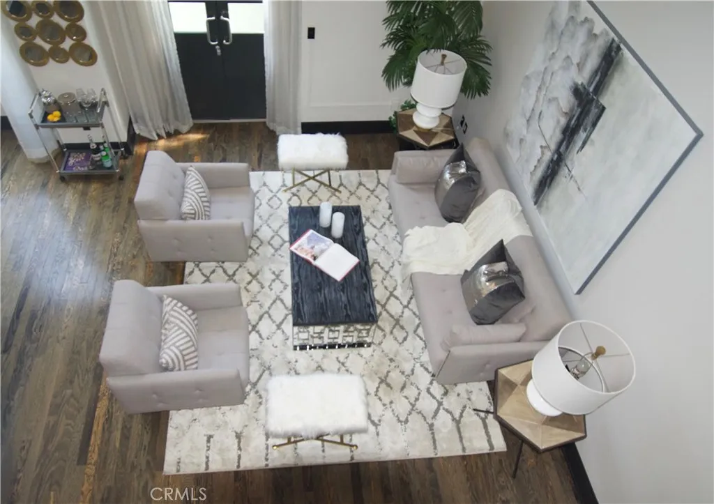 Los Angeles, California 90014, United States, 2 Bedrooms Bedrooms, ,3 BathroomsBathrooms,Residential,Active,201937