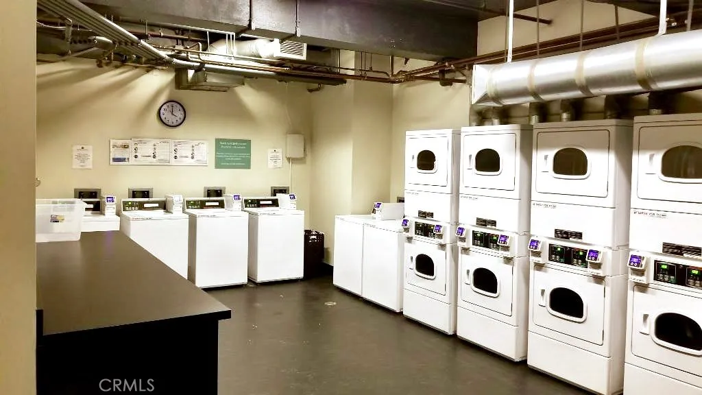 Los Angeles, California 90014, United States, 2 Bedrooms Bedrooms, ,3 BathroomsBathrooms,Residential,Active,201937