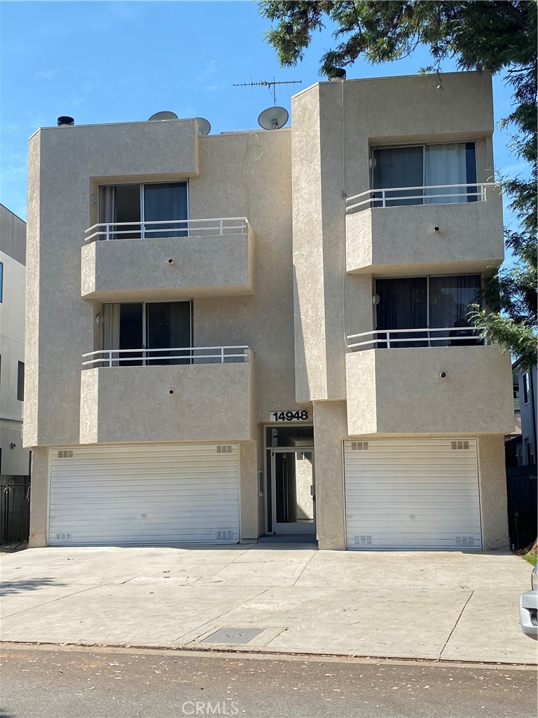 Beautifully remodeled tri-level townhouse-style home located in prime Sherman Oaks, just moments from Ventura Boulevard. This bright and spacious 1,824 sq.ft. unit is one of only four in a well-maintained quadplex and includes an attached 2-car garage. The open floor plan offers seamless flow between the living room, dining area, and kitchen. Features include new laminate flooring, a cozy fireplace, and a private balcony. The updated kitchen boasts quartz countertops, stainless steel appliances, and shaker cabinetry. All bedrooms are generously sized with en-suite bathrooms and built-in closets; two offer walk-in closets. The first-floor bedroom provides direct access to a grassy outdoor space, while the primary suite includes a balcony and double-sink vanity. Offered for a one-year lease to tenants with good credit. Conveniently located near shops, restaurants, markets, Lake Balboa, Westfield Fashion Square, hiking trails, and easy access to the 101 and 405 freeways.
