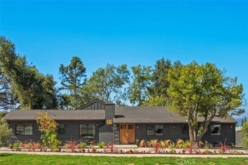 32 W Las Flores Drive