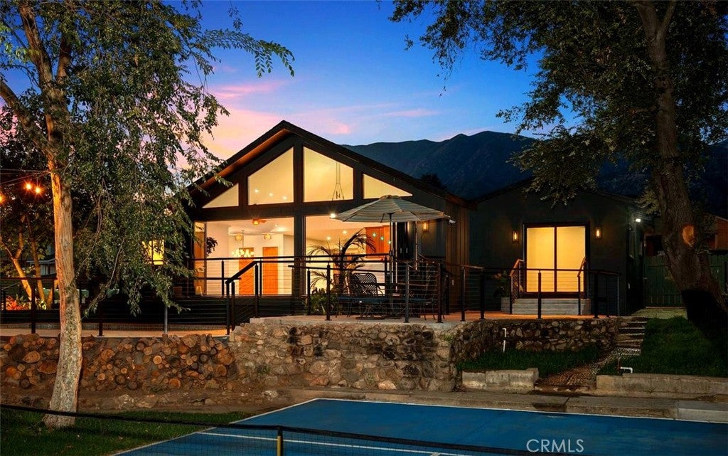 32 W Las Flores Drive