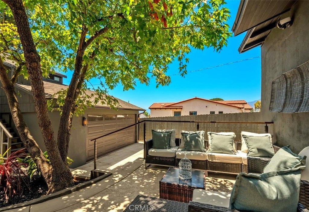 32 W Las Flores Drive