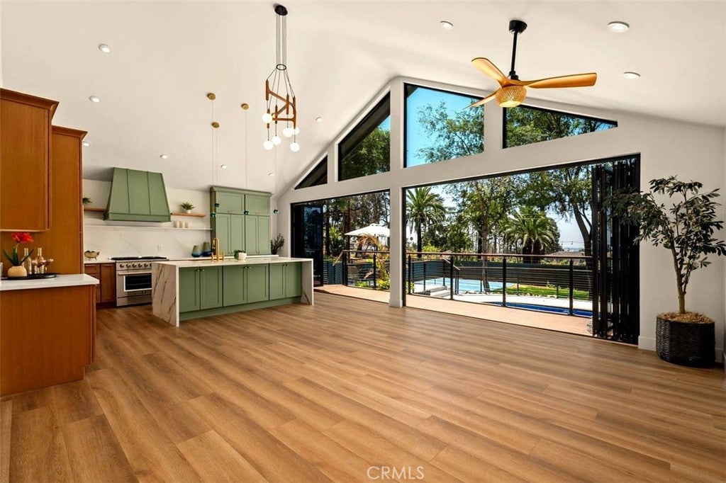 32 W Las Flores Drive