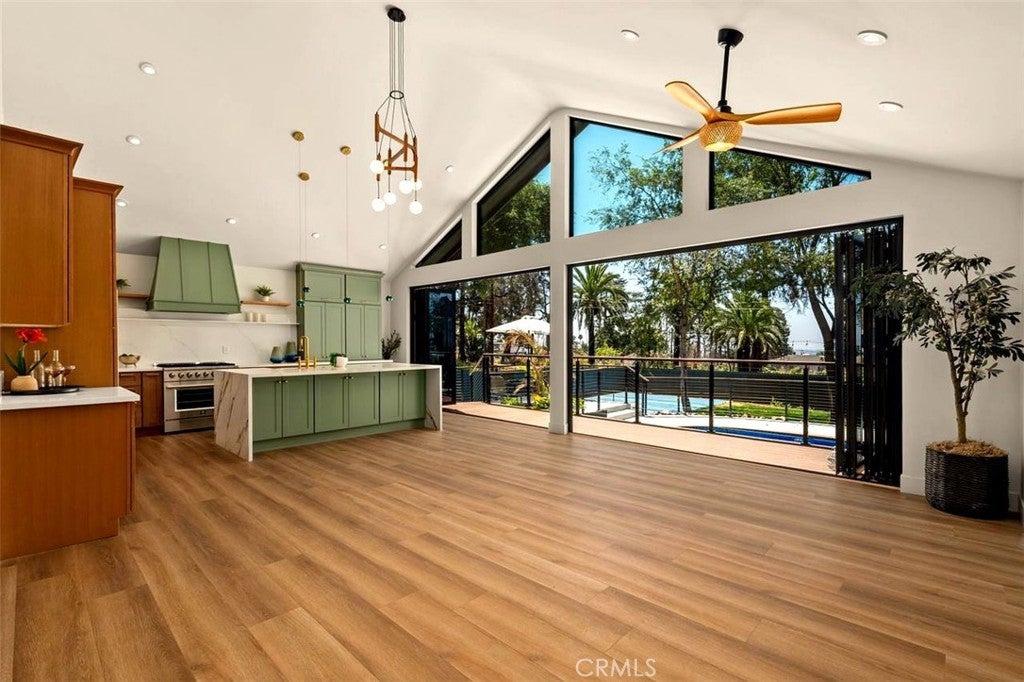 32 W Las Flores Drive