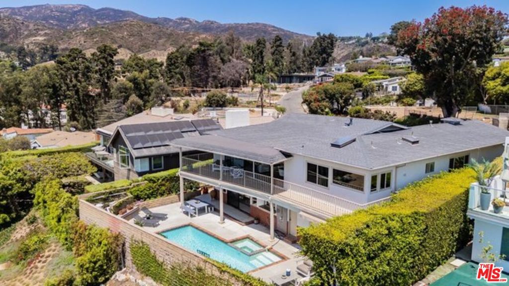 Photo of 17866 Tramonto Drive, Pacific Palisades, CA 90272 (MLS # 26867129)