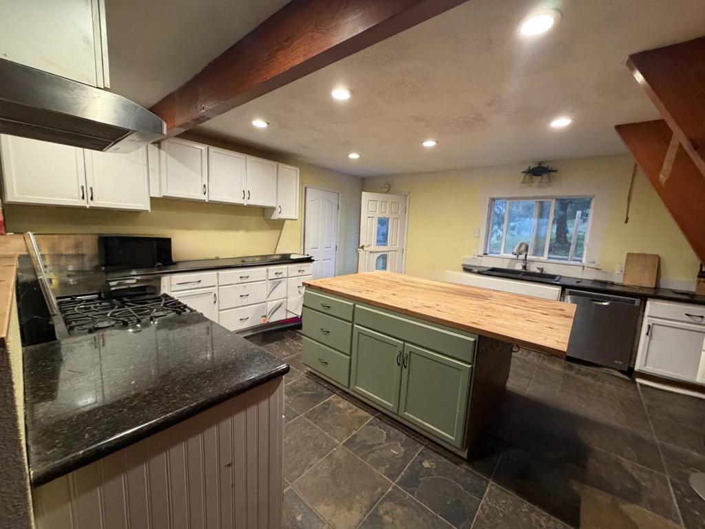 2461 Quail Oaks Road