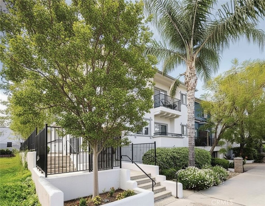 Photo of 14544 Margate Street #10, Sherman Oaks, CA 91411 (MLS # CV25231523)