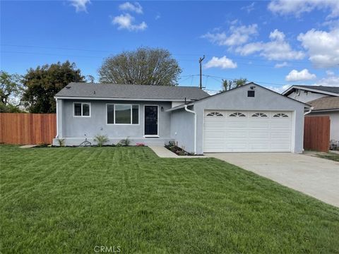 Photo of 3827 Lomina Ave, Long Beach, CA 90808 (MLS # PW26068817)