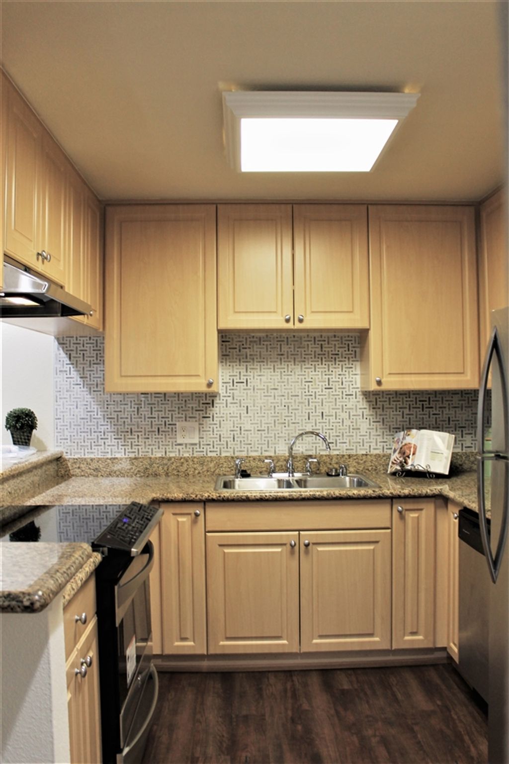 listing image 130720809913064565511