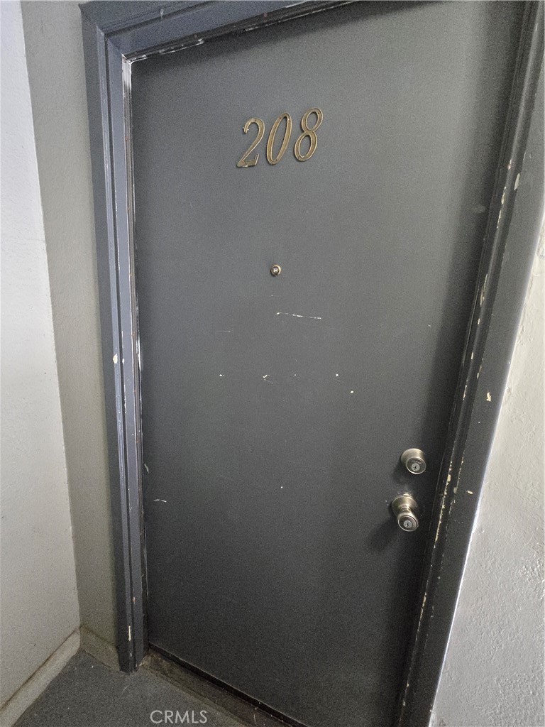 APARTMENT FOR LEASE IN GLENDALE FEATURES GATED COMMUNITY, 2 BEDROOMS, 2 BATHROOMS, 962 SQ FT OF LIVING SPACE, COVERED UNDER GROUND PARKING, PLANK FLOORING, QUITE COMMUNITY