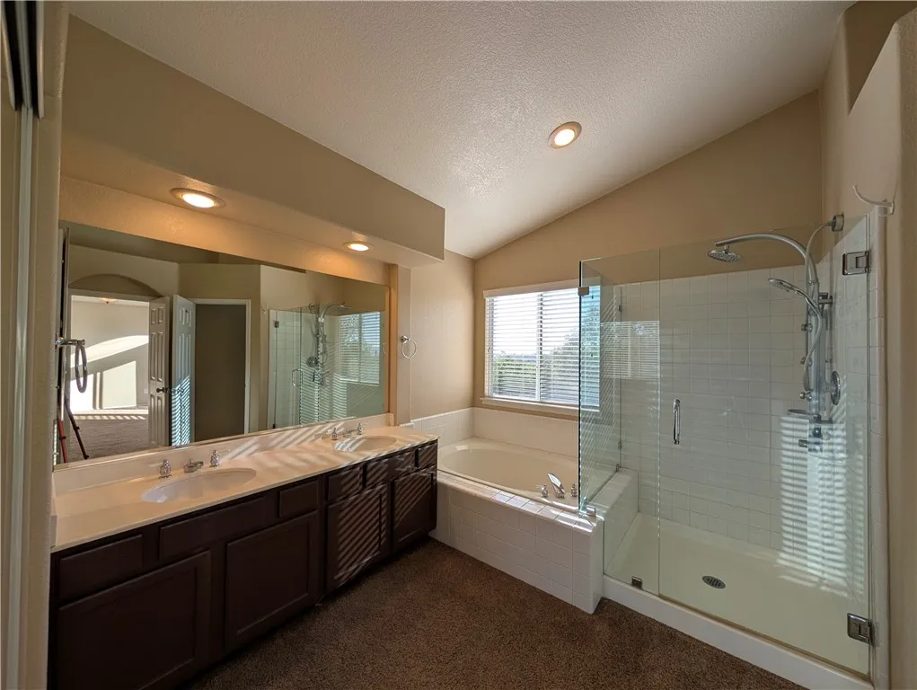 Temecula, California 92592, United States, 4 Bedrooms Bedrooms, ,3 BathroomsBathrooms,Residential,Active,196735