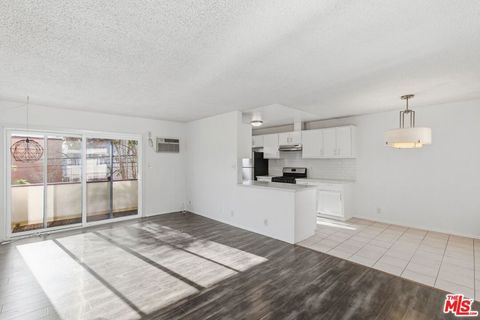 Photo of 739 N Croft Avenue #204, Los Angeles, CA 90069 (MLS # 26719055)