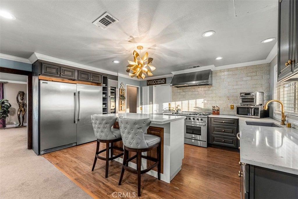 3484 Broadmoor