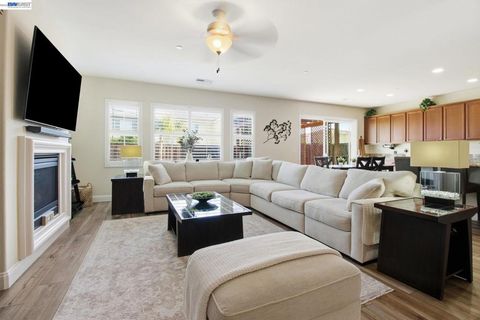 Photo of 868 N San Remo Ln Ln, Mountain House, CA 95391 (MLS # 41121759)