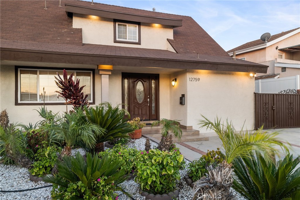 Located in prime North Hollywood, on a cul-de-sac street surrounded by updated homes, this Turn-Key 2-story house offers 4 bedrooms and 3 bathrooms, all bathed in natural light and finished with elegant flooring and recessed lighting throughout. With a great floor plan that includes 1 bedroom downstairs, this is a fantastic house for a large family or for accommodating in-laws.The spacious living room is perfect for entertaining, featuring a cozy fireplace that adds a touch of warmth and direct access to the backyard through a large sliding door. The adjacent updated kitchen is a host’s dream, equipped with quartz countertops and essential stainless-steel appliances, providing enough space to add a table for enjoying breakfast with family. The laundry area is conveniently located next to the kitchen, offering a dedicated space for functionality and ease of use. The three additional bedrooms upstairs are well-sized, offering ample space for personalization and featuring mirrored sliding closet doors. All the bathrooms are tastefully updated.
Situated in a peaceful neighborhood in the highly desirable North Hollywood area, with easy access to the 170 and 5 freeways, this home is a suburban gem you won’t want to miss