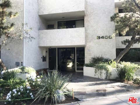 Photo of 8400 De Longpre Avenue #104, West Hollywood, CA 90069 (MLS # 26833783)