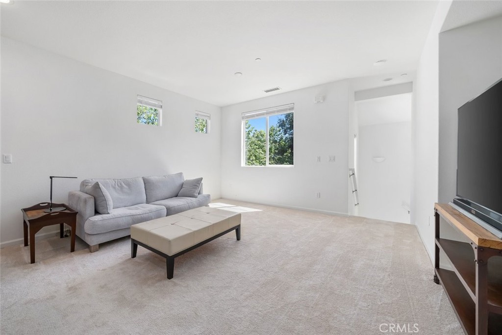 3594 Broad Street 204