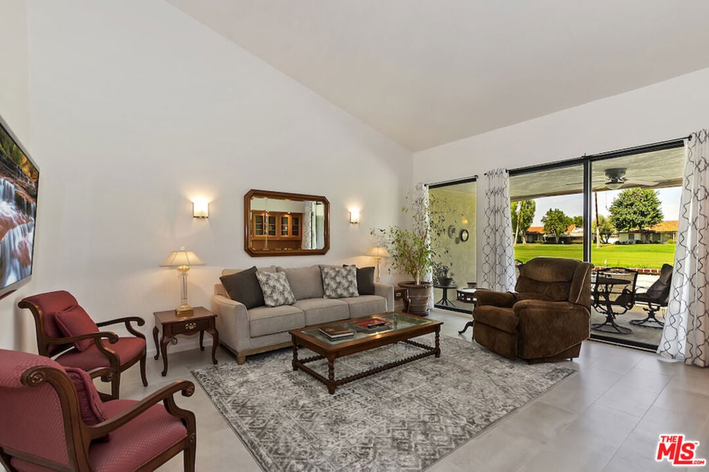 8 Padron Way