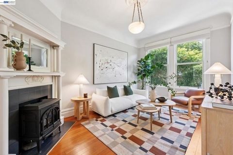 Photo of 3124 Laguna St St #A, San Francisco, CA 94123 (MLS # 41131710)