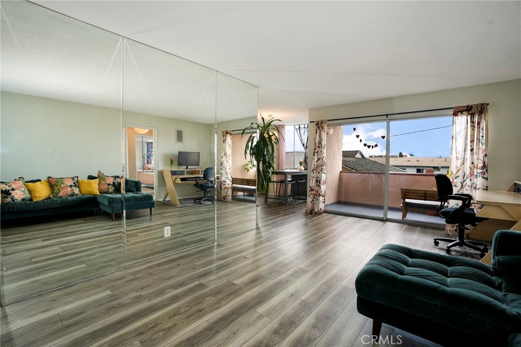 855 Victor Avenue 203