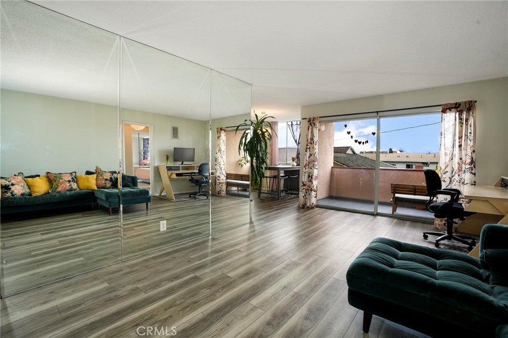 855 Victor Avenue