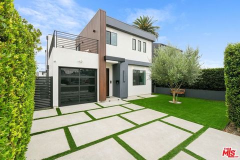 Photo of 12836 Gilmore Avenue, Los Angeles, CA 90066 (MLS # 25598419)