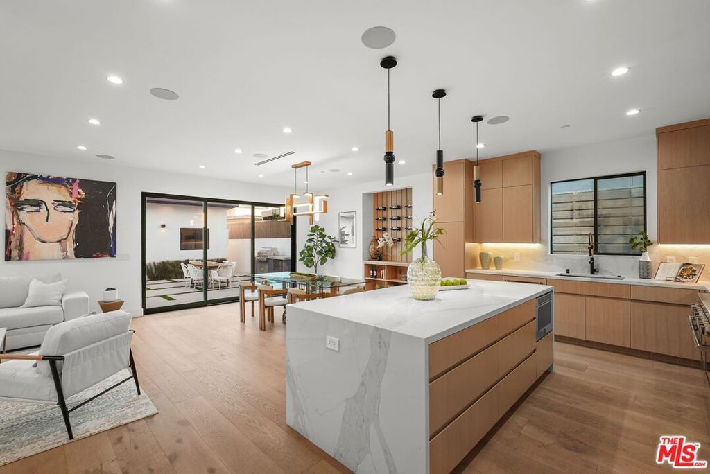 Photo of 12836 Gilmore Avenue, Los Angeles, CA 90066 (MLS # 25598419)