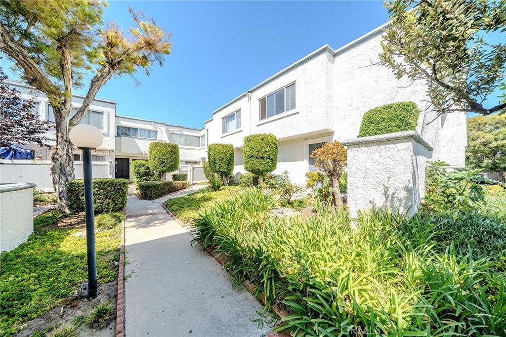 18535 Mayall Street J, Northridge CA 91324